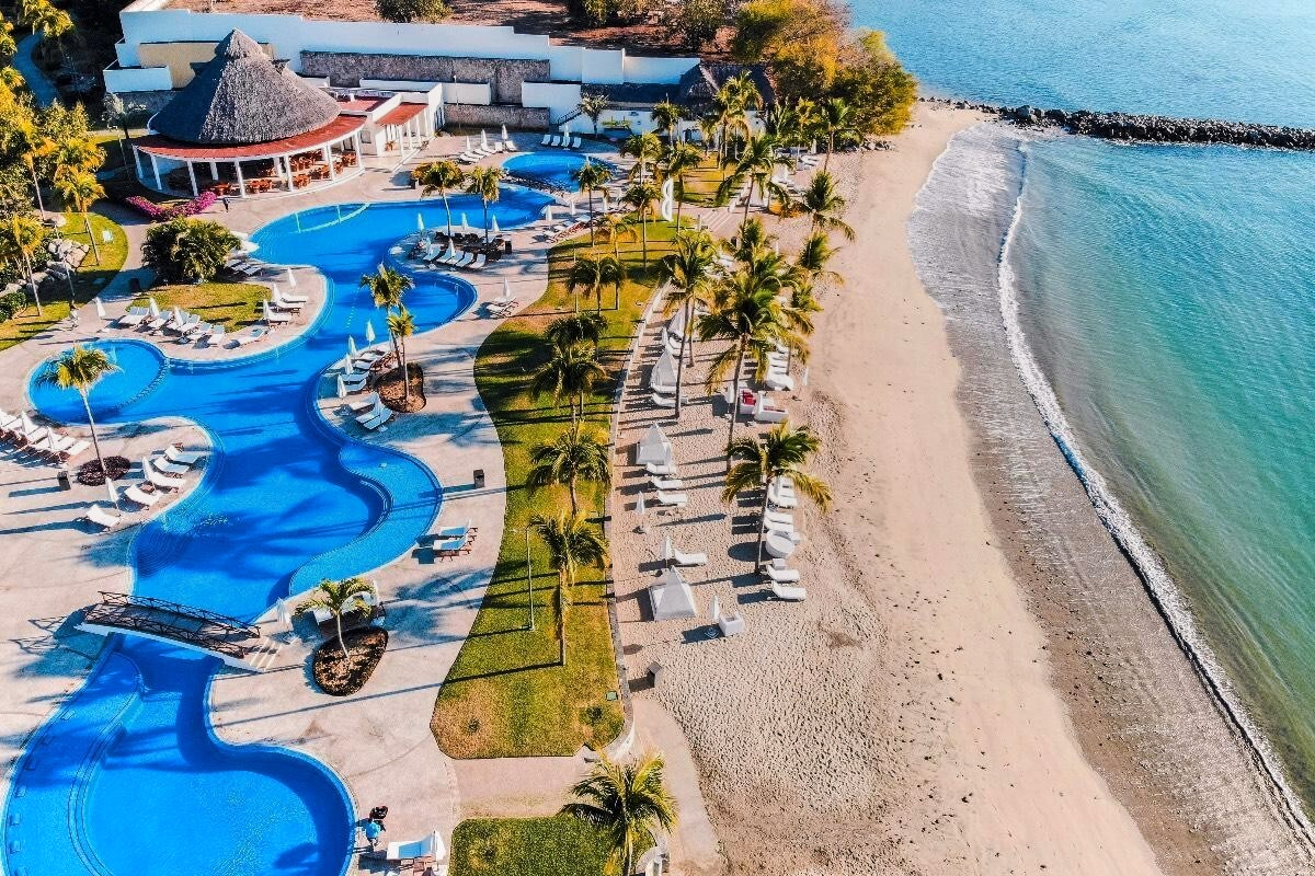 5 Best Beach Clubs & Day Passes in Puerto Vallarta / Riviera Nayarit